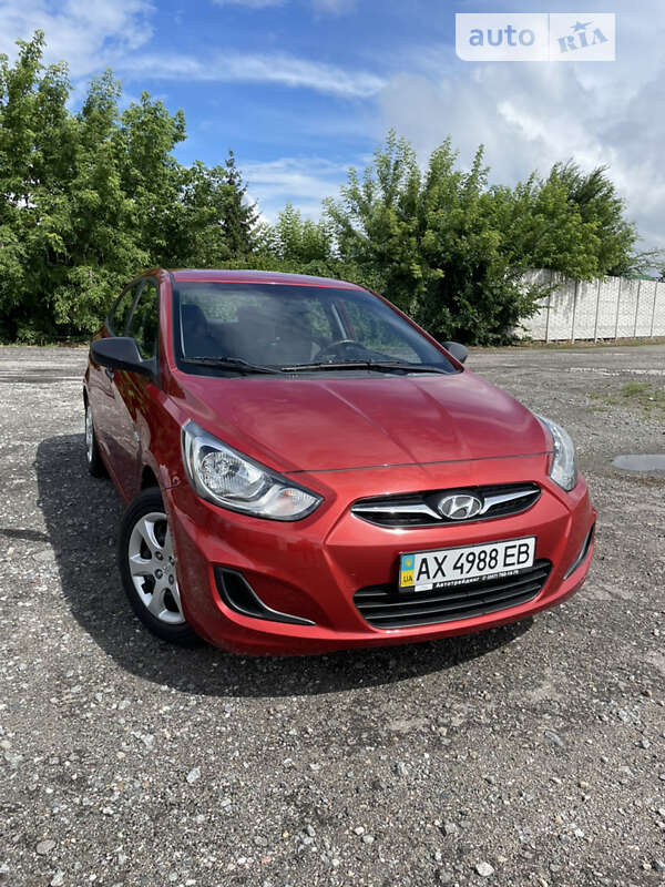 2013 hyundai accent