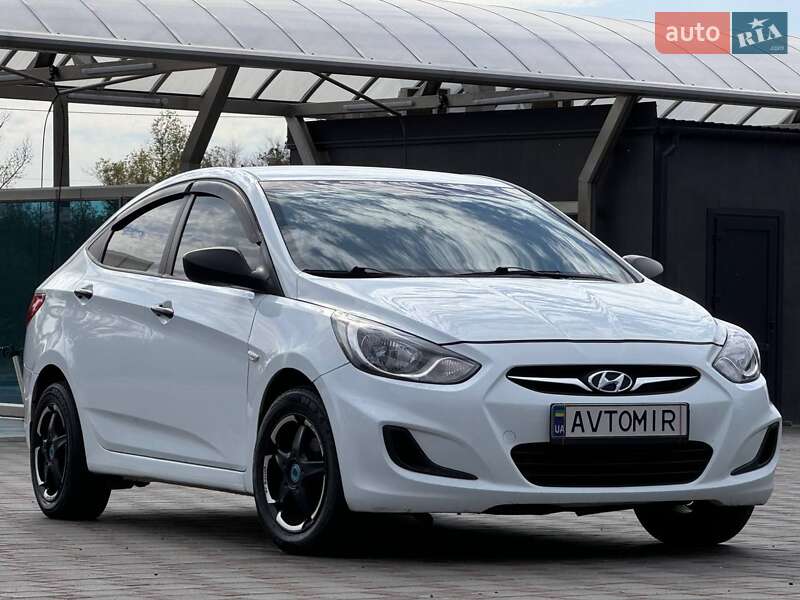 2013 hyundai accent