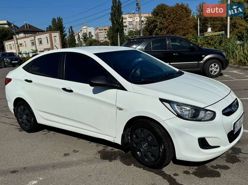 2013 hyundai accent