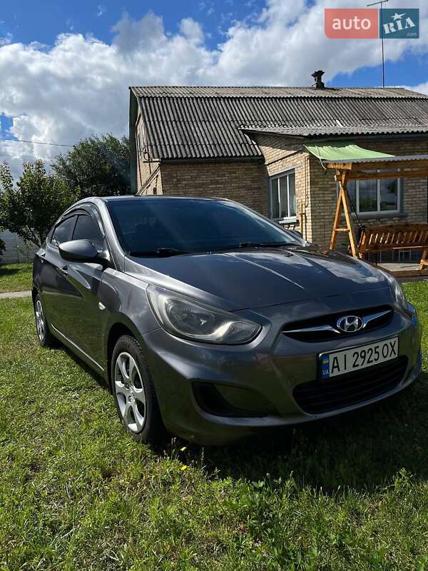 2013 hyundai accent