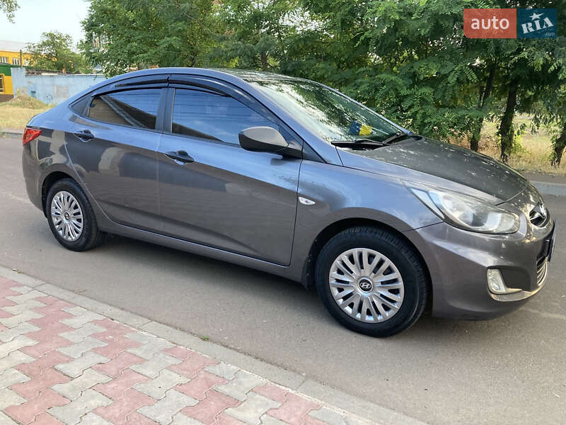 2013 hyundai accent
