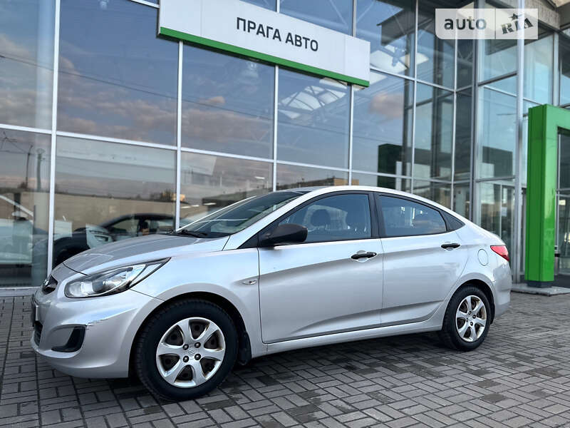 2013 hyundai accent