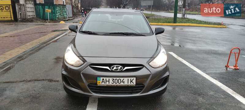 2013 hyundai accent