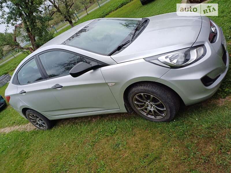 2013 hyundai accent