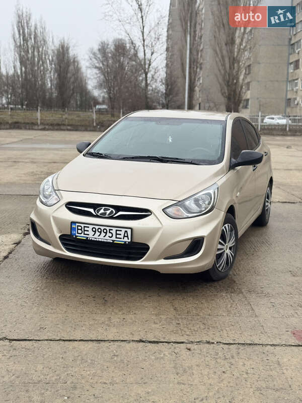 2013 hyundai accent