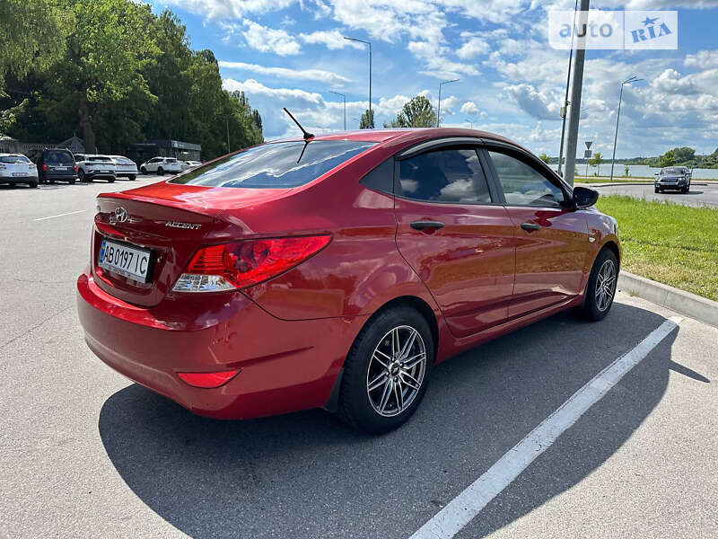 2013 hyundai accent