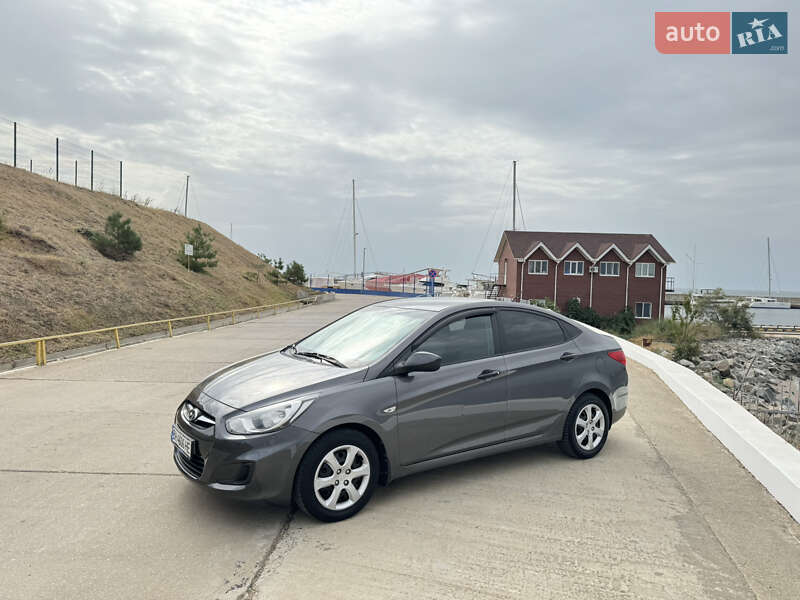 2013 hyundai accent