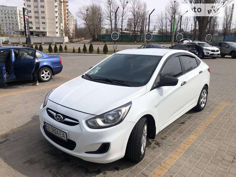 2013 hyundai accent
