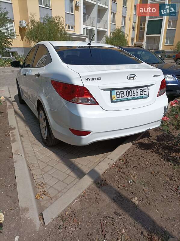 2013 hyundai accent