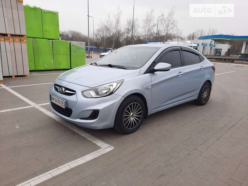 2013 hyundai accent
