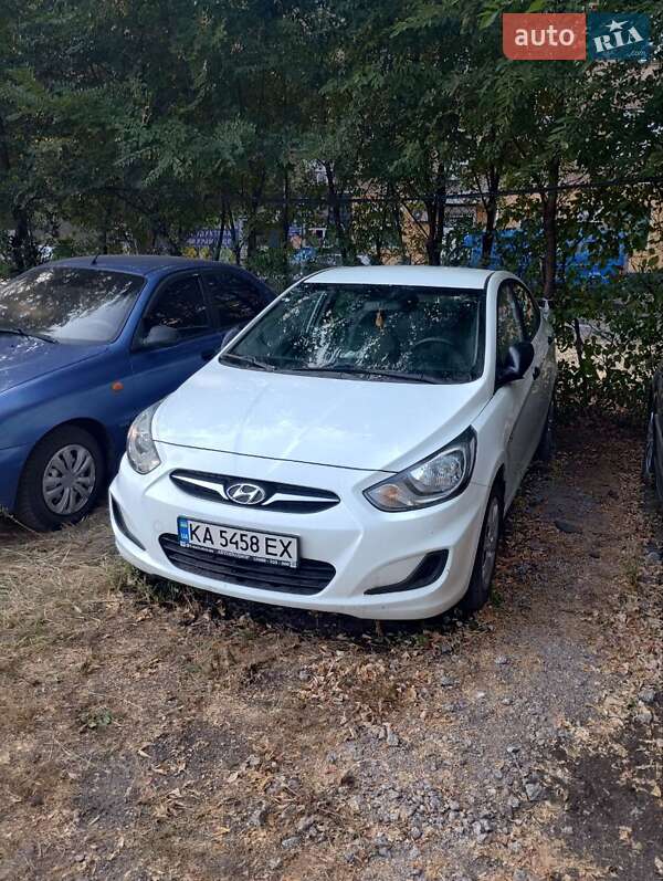 2013 hyundai accent