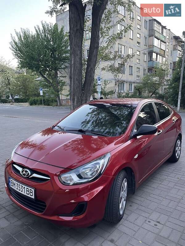 2013 hyundai accent