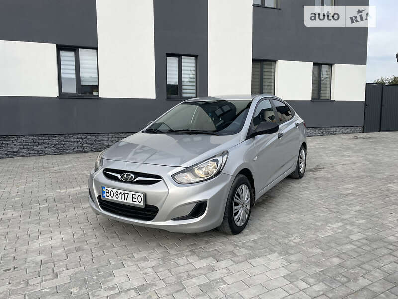 2013 hyundai accent