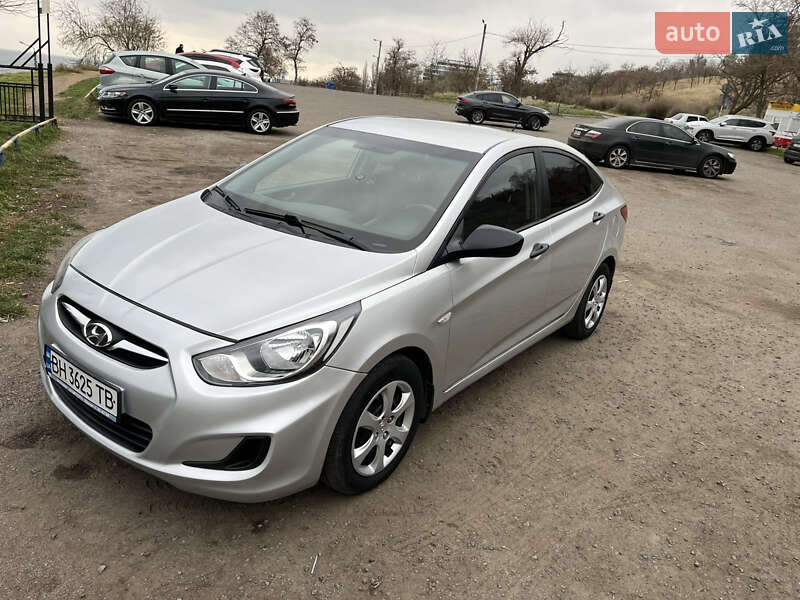 2013 hyundai accent