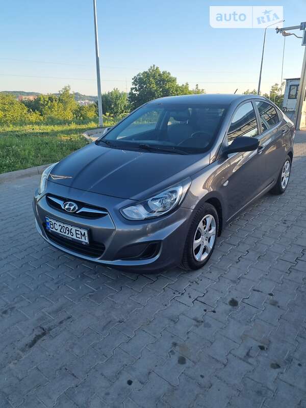 2013 hyundai accent