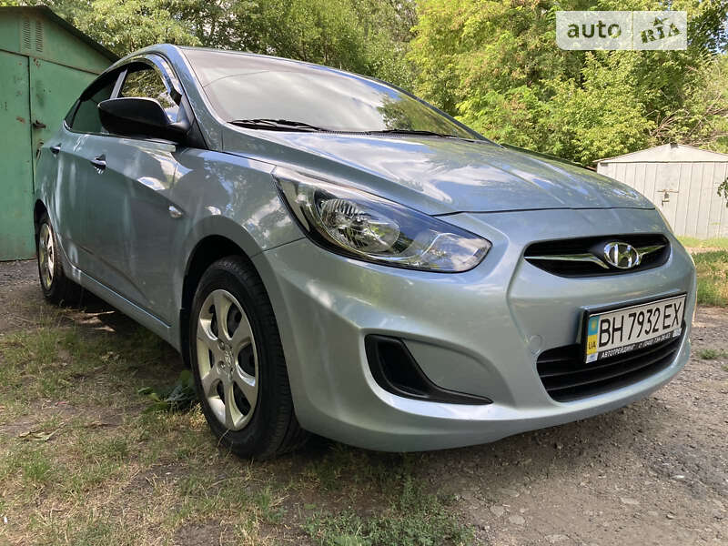 2013 hyundai accent