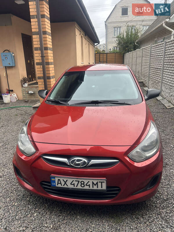 2013 hyundai accent
