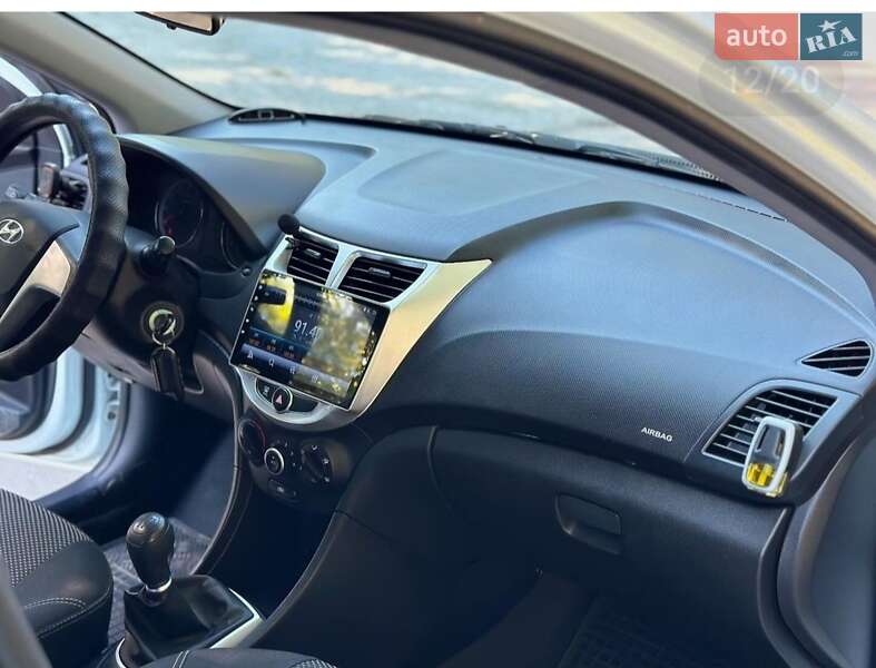 2013 hyundai accent