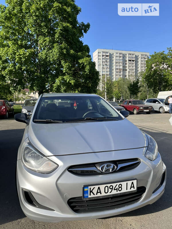 2013 hyundai accent