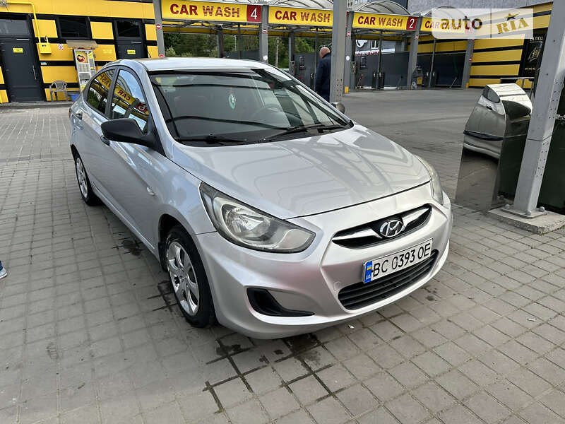 2013 hyundai accent