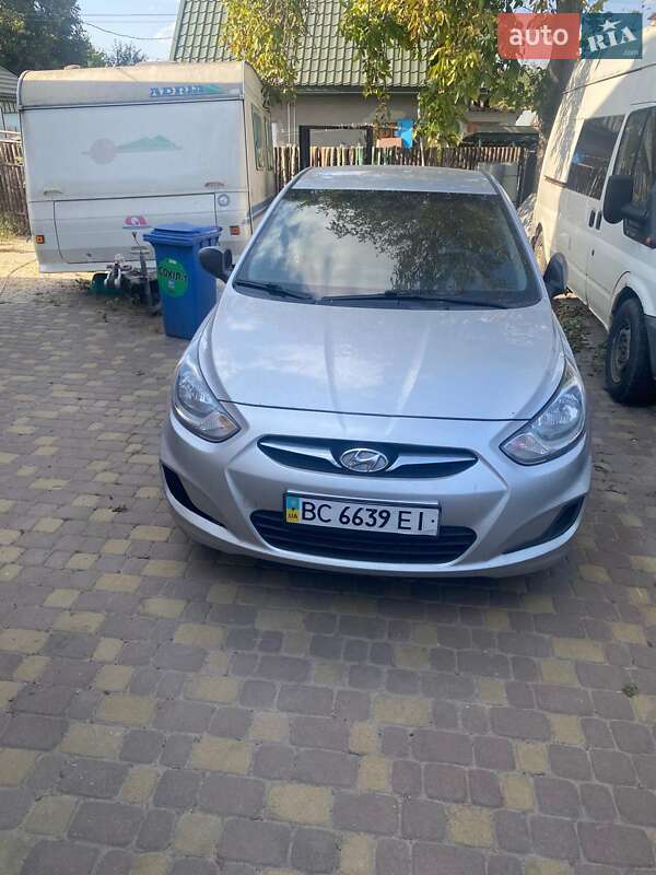 2014 hyundai accent