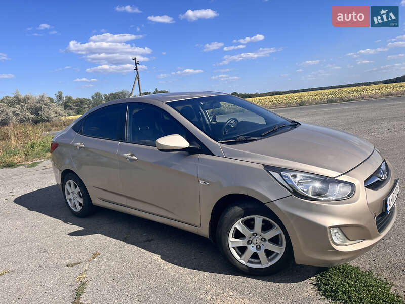 2011 hyundai accent