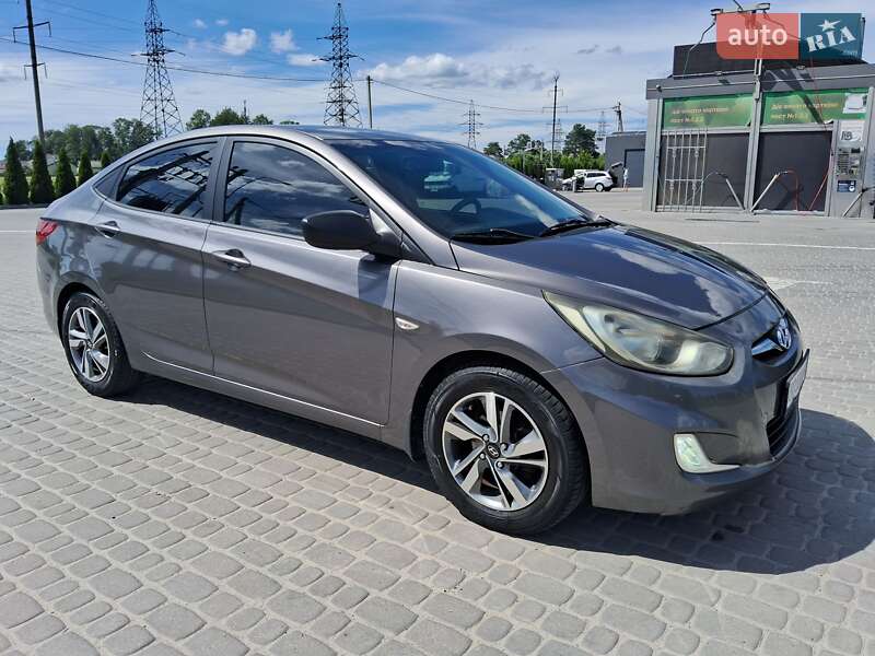 2011 hyundai accent