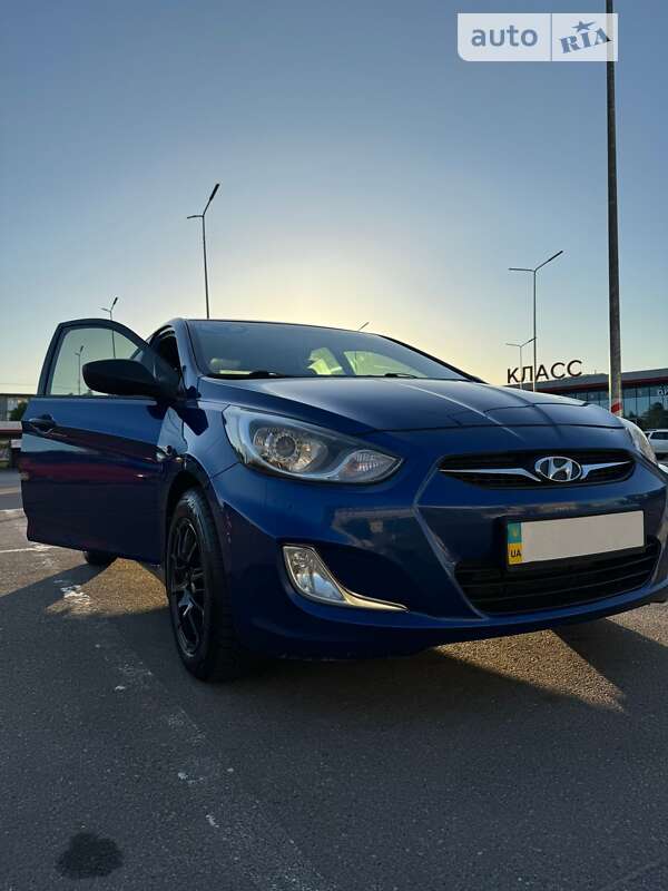 2011 hyundai accent