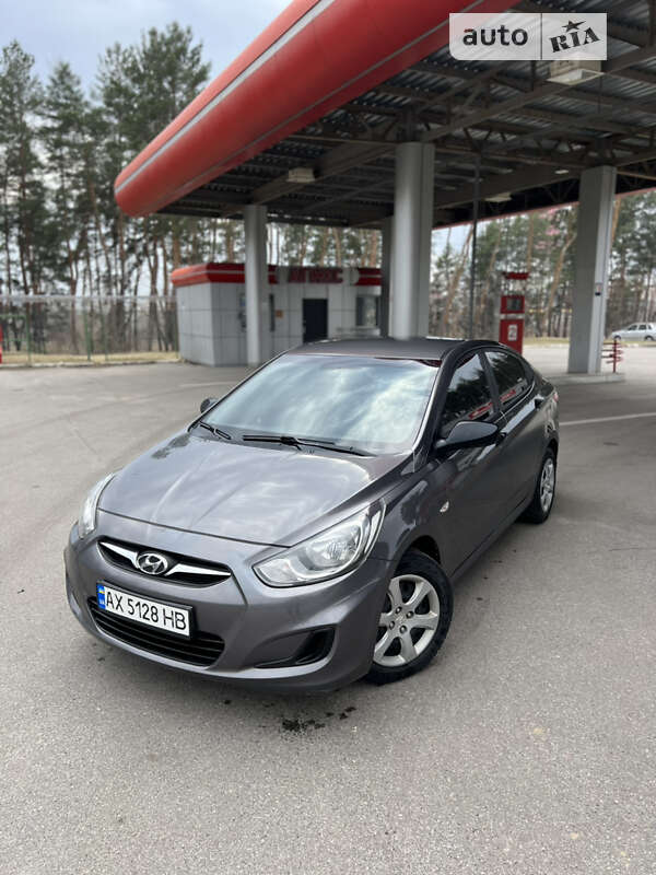 2011 hyundai accent