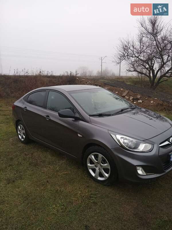2011 hyundai accent
