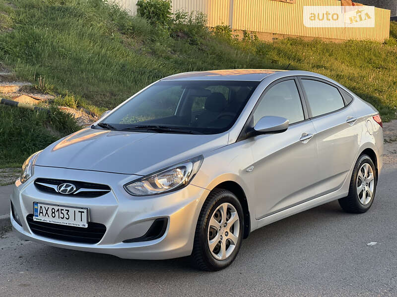 2011 hyundai accent