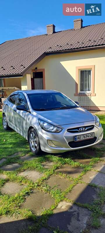 2011 hyundai accent