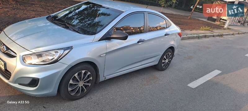 2011 hyundai accent