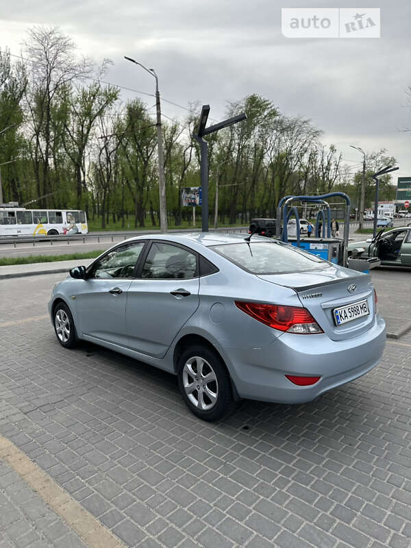 2011 hyundai accent