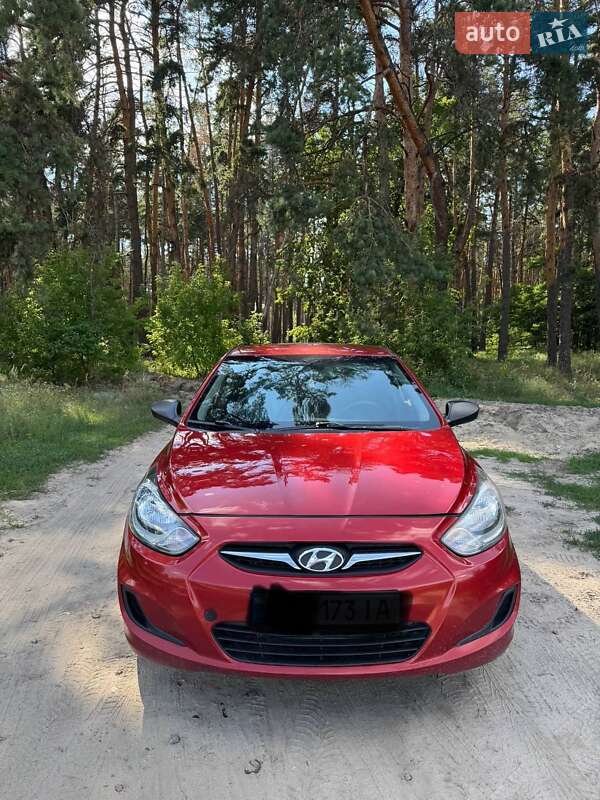 2011 hyundai accent