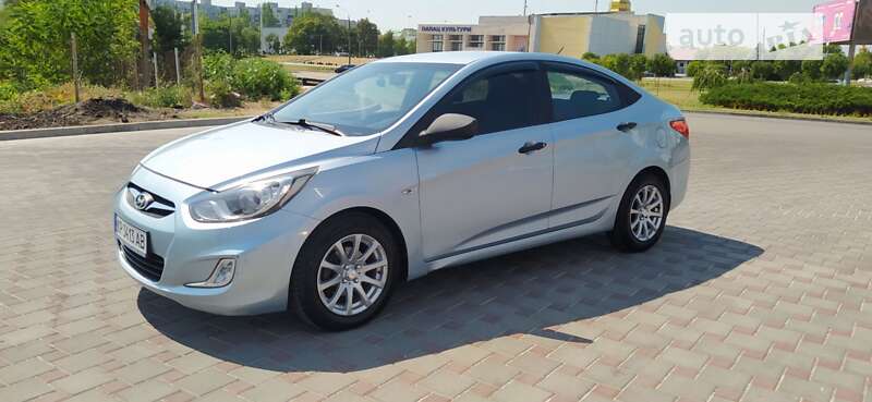 2011 hyundai accent