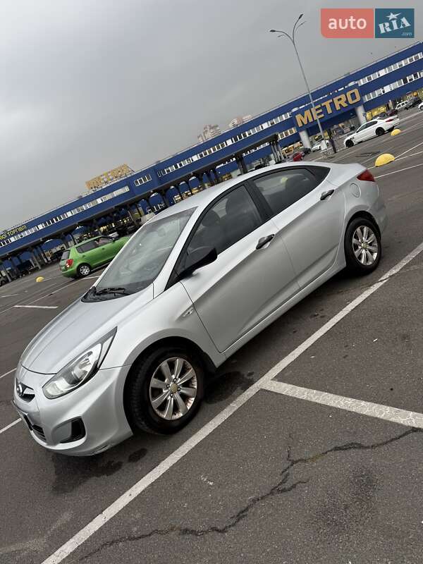 2011 hyundai accent