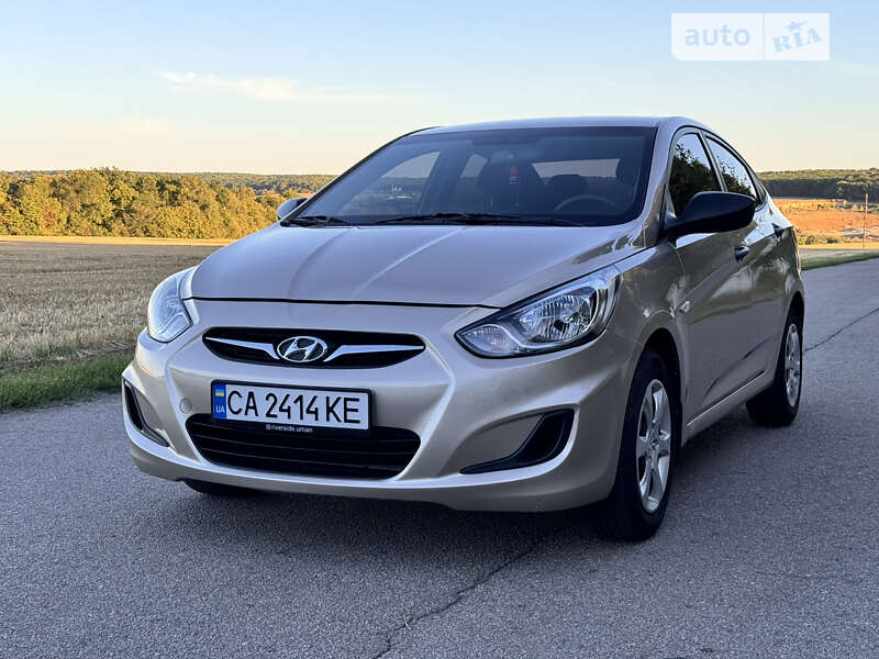 2011 hyundai accent