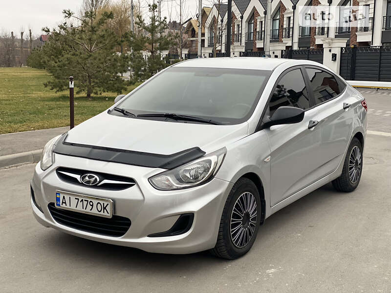 2011 hyundai accent
