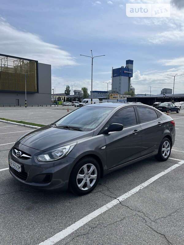 2011 hyundai accent