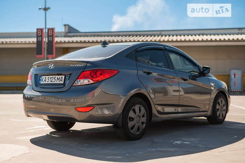 2011 hyundai accent