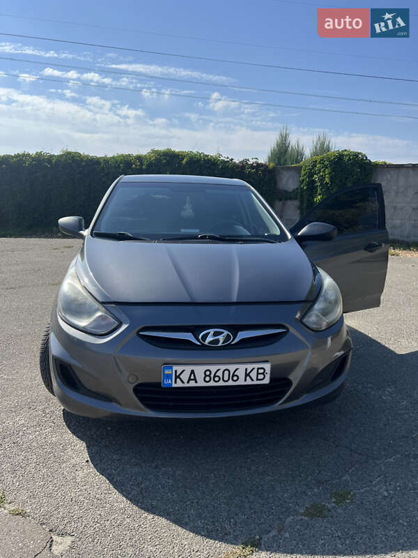 2011 hyundai accent