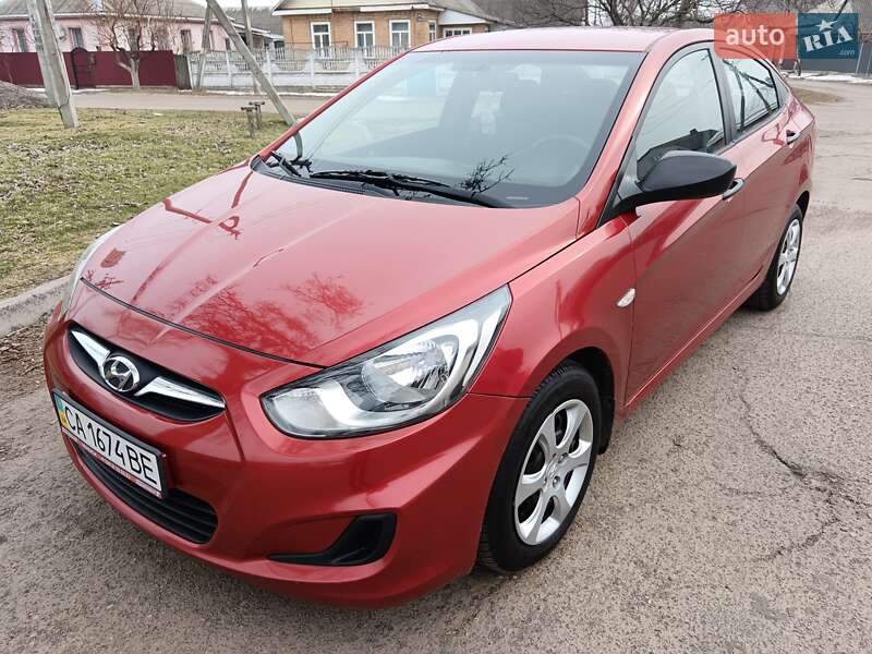 2011 hyundai accent