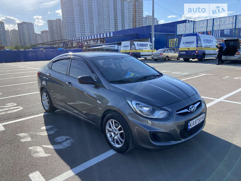 2011 hyundai accent