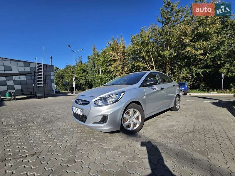 2011 hyundai accent