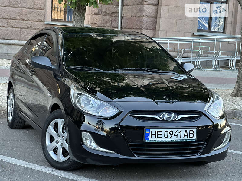 2012 hyundai accent