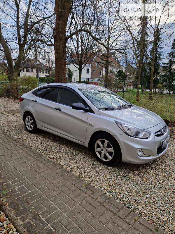 2012 hyundai accent