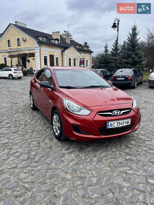 2012 hyundai accent