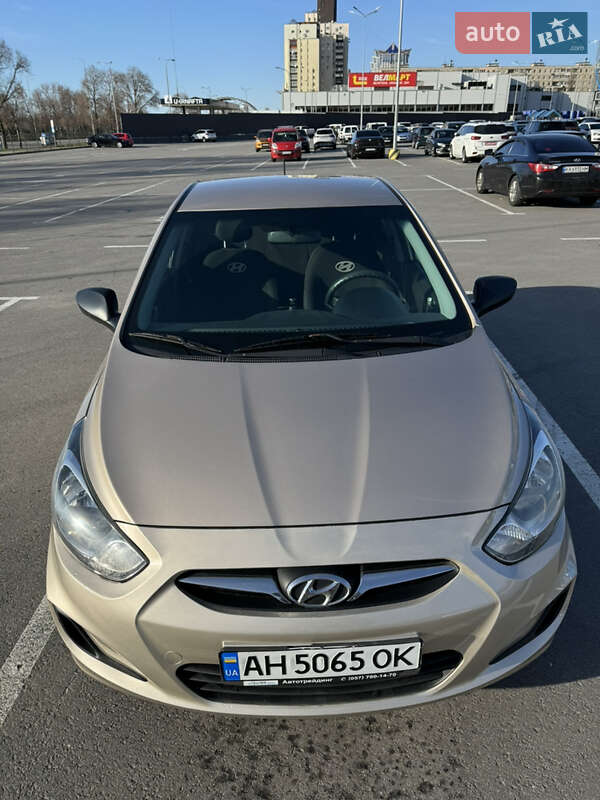 2012 hyundai accent