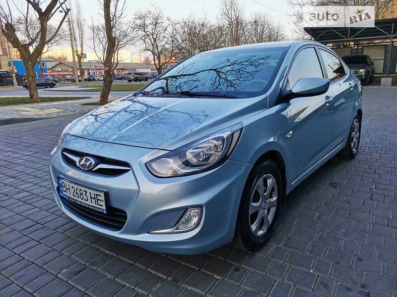 2012 hyundai accent